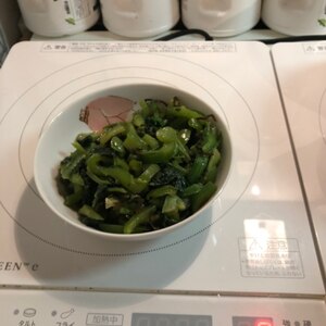 ほうれん草とピーマンの塩昆布炒め